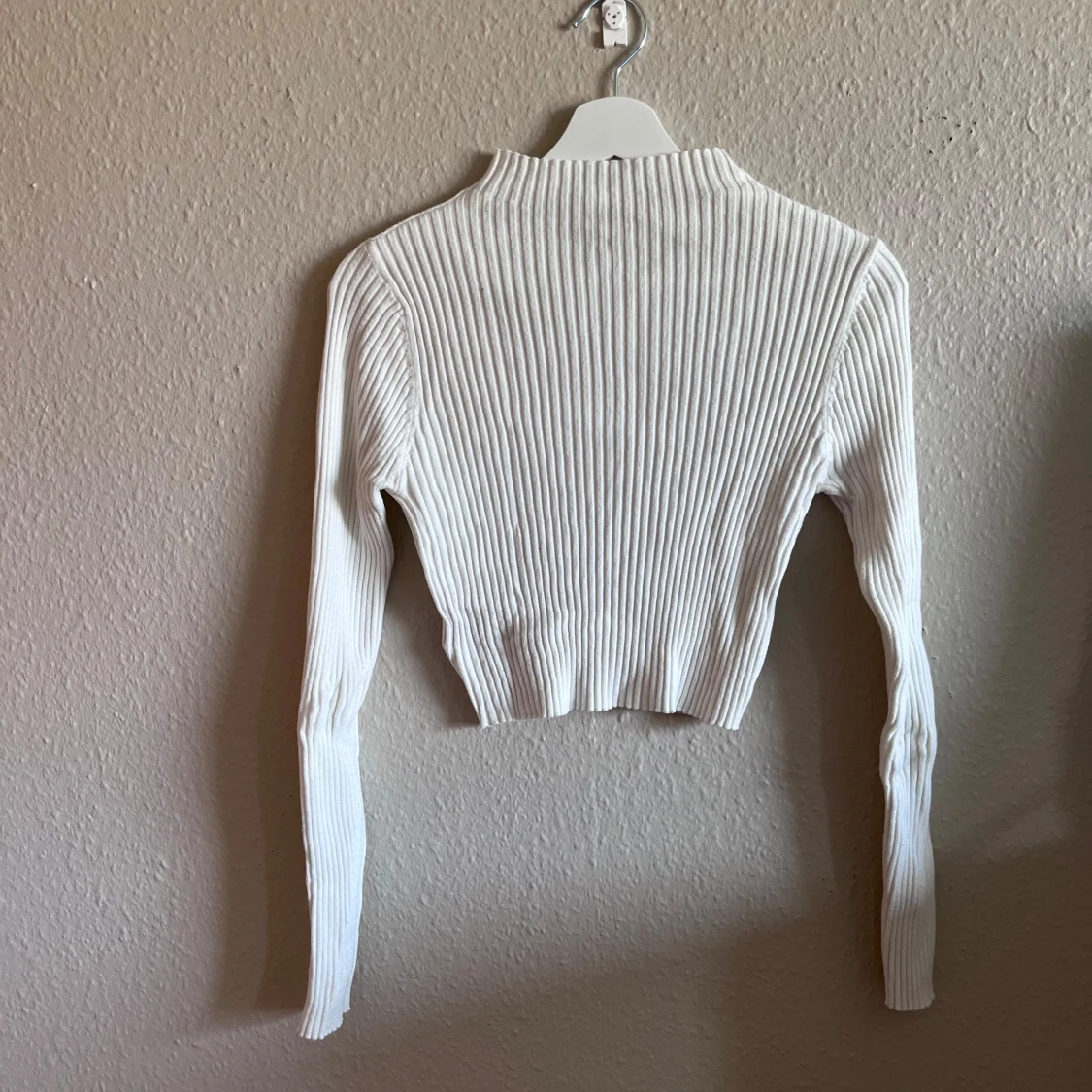 Vit ribbad croppad tröja - 90