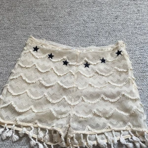 Shorts med fransar - Super fina shorts med fransar! ( högmidjade)