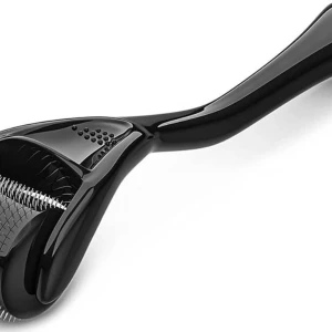 derma roller ” skäggtillväxt” 1.5 mm - Tja, är du ute efter ett tjockt fylligt skägg eller kanske är du ute efter en rak hårlinje. Jo, då har jag en produkt för just dig, det är en derma roller. Derma rollern stimulerar hårtillväxt genom att sätta sig i hårsäckarna. Vid fler frågor kom dm