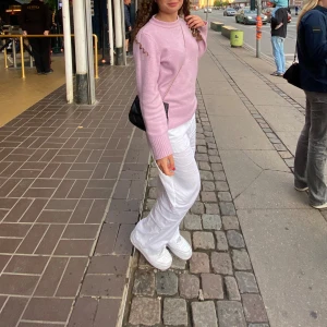 Tjocktröja  - Används 1-3 gånger men säljer eftersom jag redan har en annan liknande i rosa! 