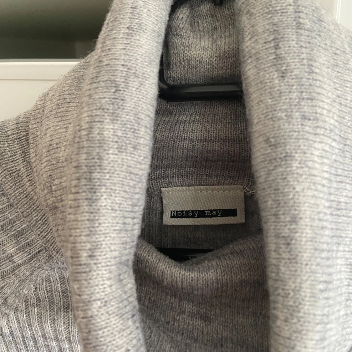 Grå stickad klänning - 93