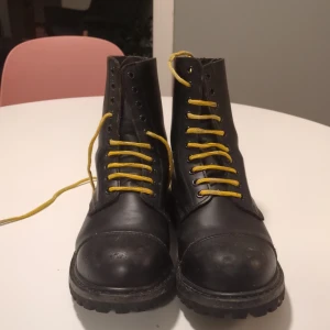 Phantom combat kängor - brandit kängor med stålhätta ganska flitigt använda i en vinter putsar och smörjer innan jag skickar