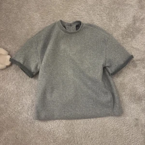 Zara tröja - Skit snygg Zara tröja, kommit till användning 1 gång. Perfekt nu till hösten ❤️