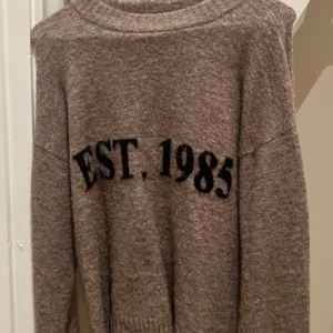 Stickad tröja från Massimo Dutti - Säljer denna stickade tröja då den inte används längre❤️tröjan är i storlek S🫶säljer den för 350kr