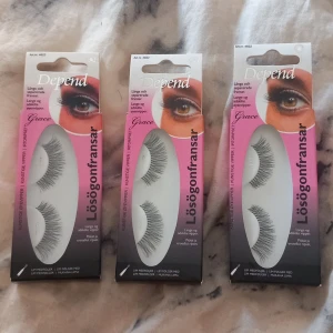 Lösögonfransar Grace från Depend - Säljer tre paket med lösögonfransar från Depend i modellen Grace. Varje paket innehåller ett par fransar och en tub med medföljande lim. Säljer de för jag aldrig vill använda de.