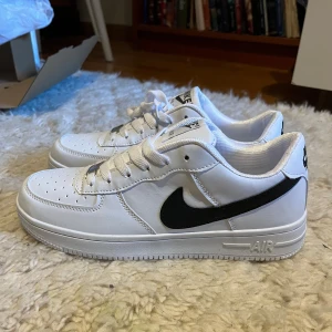 Snygga sneakers  - Jätte snygga sneakers. Aldrig använda (skriv innan ni köper)