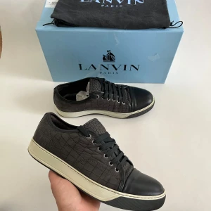 Lanvin skor - Riktigt shyssta Lanvins i riktigt bra skick. Storlek uk7 som passar 42-43! 🙌🏻 Skriv till mig vid frågor!