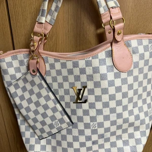 Dam väska  - Använd bara några gånger 