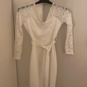 Klänning - Helt ny och passar både om man har S och M
