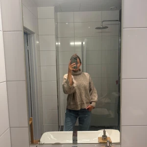 Supersnygg stickad tröja från Malene Birger  - Snygg stickad tröja från Malene Birger.  Nyskick!  Passar mig som är mellan storlek xs-medium 