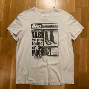 Maison margiela t-shirt  - Ass fet margiela t-shirt storlek 46 sitter som M-L. Väldigt bra skick.
