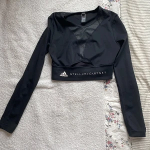 STELLAMcCARTNEY x Addidas gym-tröja - Använd. 