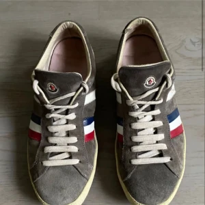 Moncler skor - Moncler skor i gott skick Inget og ingår Pris kan diskuteras