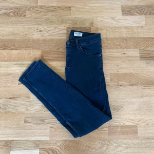 Tiger of Sweden Jeans  - Tiger of Sweden Jeans i färgen mörkblå, storleken är w31 l30, hör av er vid funderingar, priset är förhandlingsbart!