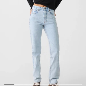 Straight leg jeans - Oanvända jeans, köpta för 380 kr men säljer för 170 (priset går att diskuteras) 🩷