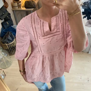 Blus - SUPER snygg trekvartsärmad blus❤️