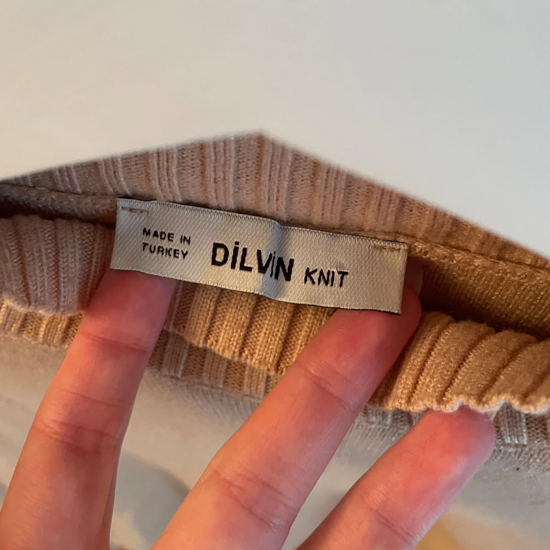 Beige stickad tröja  - 90