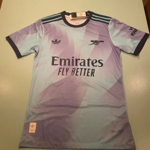 Arsenal tröja  - Ødegaard tryck, helt ny, oanvänd, storlek L