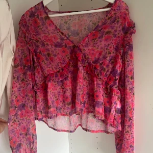 Rosa blus bikbok  - Jättefin sommarblus från bikbok, jättefint skick💓