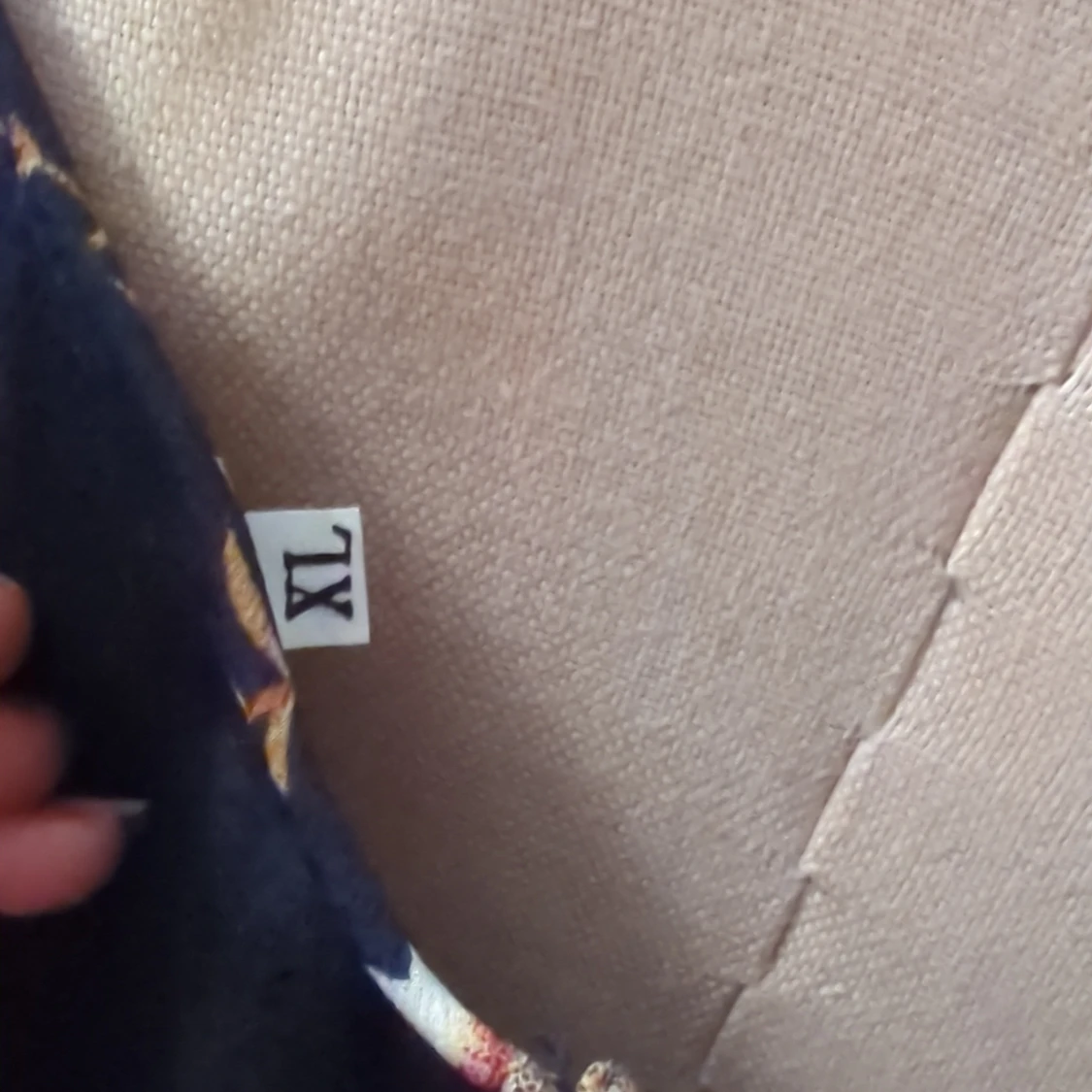 Blommig långklänning med öppen rygg - 91