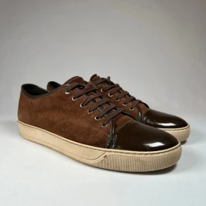 Bruna Lanvin - Snygga bruna Lanvins, perfekta för en stilren look. Skick: 3,5/5