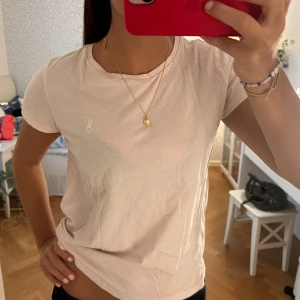 Polo T-shirt  - Kom privat om ni undrar något💗😊