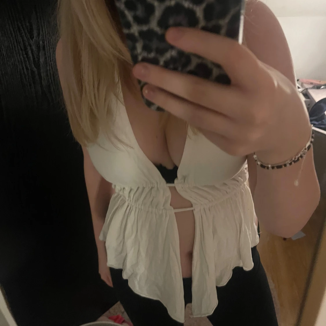 Vit ärmlös blus - 1