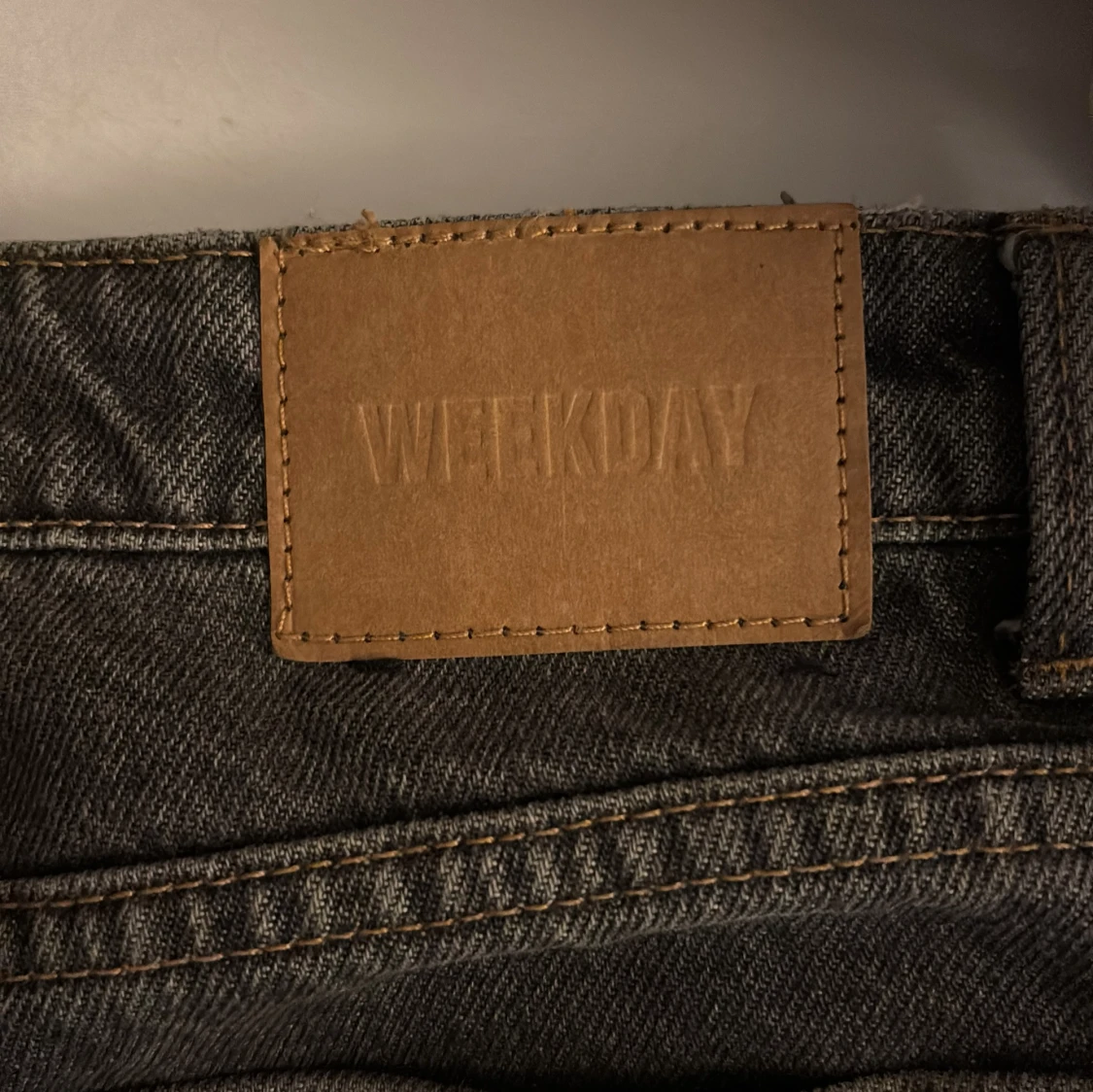 Gråa low waist jeans - 2