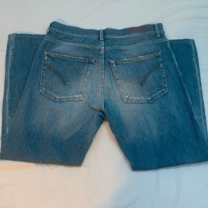 Dondup Jeans - Super snygga dondup jinzzz👖storlek 32✨ Modellen är korta i längden, passar perfekt för dig som är 172-180😁Ny skick! || sköna slitningar// hör av dig vid minsta fundering🤩