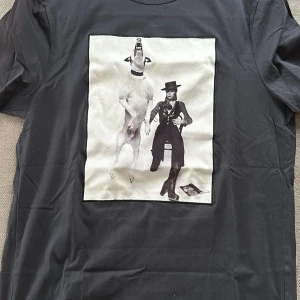 Navy t-shirt med tryck från Limitato - Limitato T-shirt i strl M