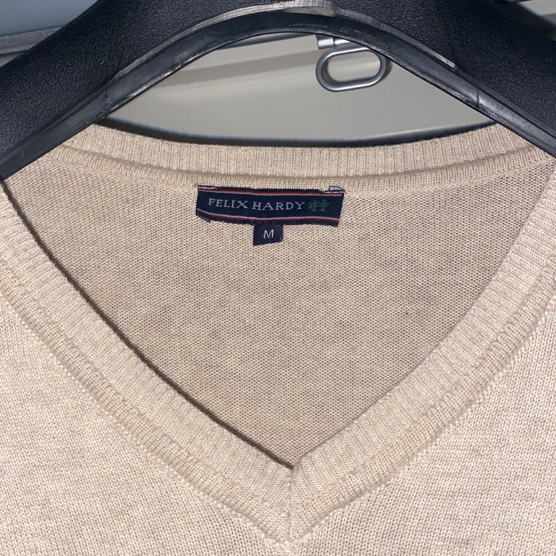 V-ringad stickad tröja från Felix Hardy - 2