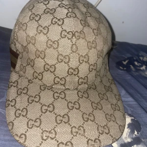 Limit edition Gucci keps  - Har tröttnat på kepsen och vill sälja den. Kan ta byten oxå 