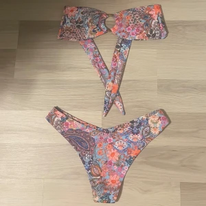 Kulan kinis bikini - Sjukt snygg bikini från kulani kinis som endast är testad, men självklart aldrig använd. Köpt från deras australienska hemsida för ca 1 år sedan och säljer då den inte kommer till användning för mig. Nypris ca 1000kr med tull🤍