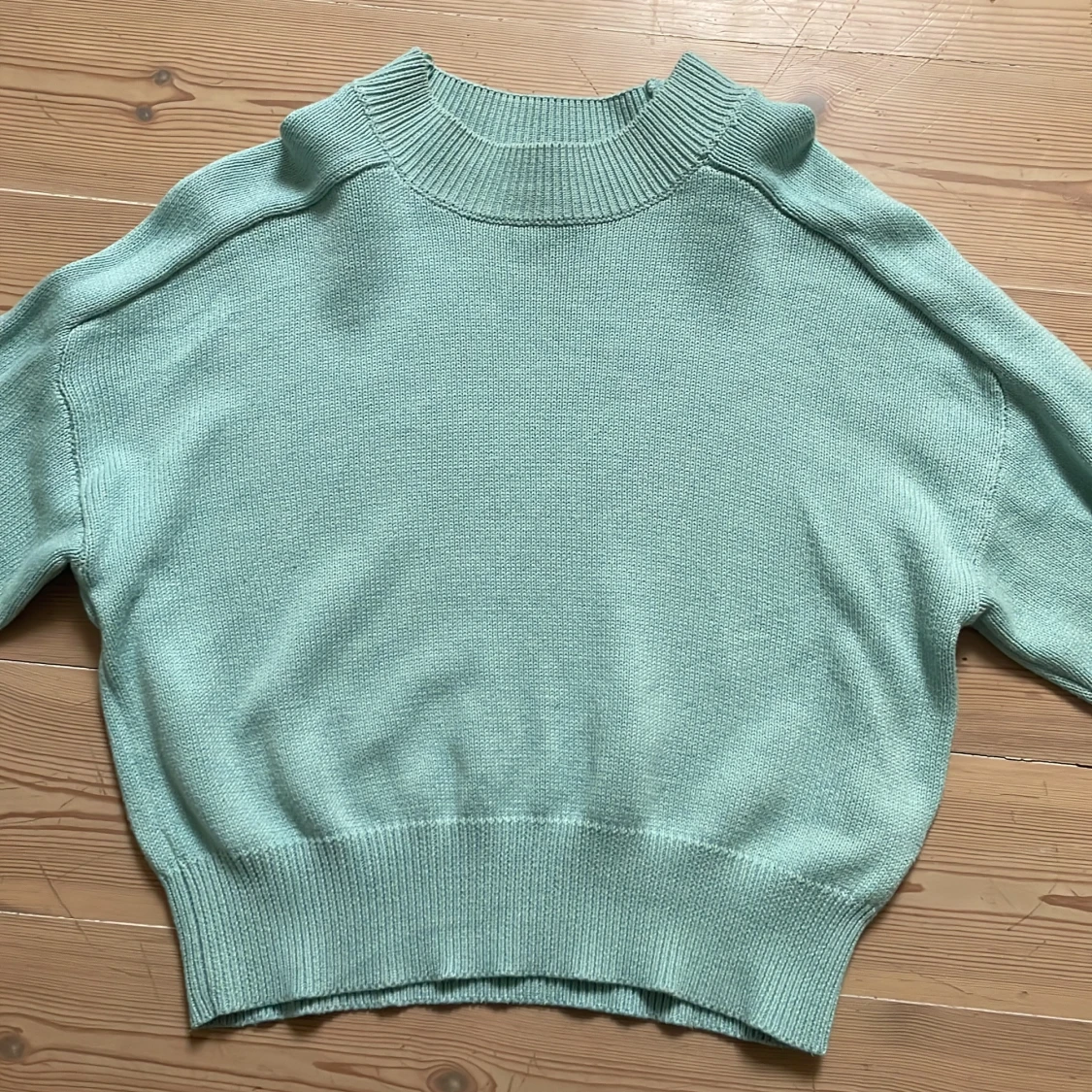 Mintgrön stickad tröja från Amisu