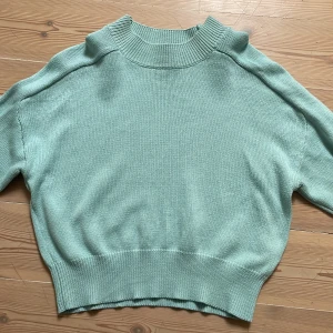 Mintgrön stickad tröja från Amisu - Säljer en snygg mintgrön stickad tröja från Amisu💓