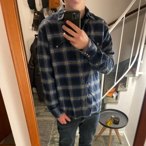 Polo ralph lauren skjorta - Tja, säljer denna skitsnygga polo ralph lauren flannel skjortan. Jag är 183 cm och den är i storlek M. Inga defekter. Har du några funderingar är det bara höra av dig!