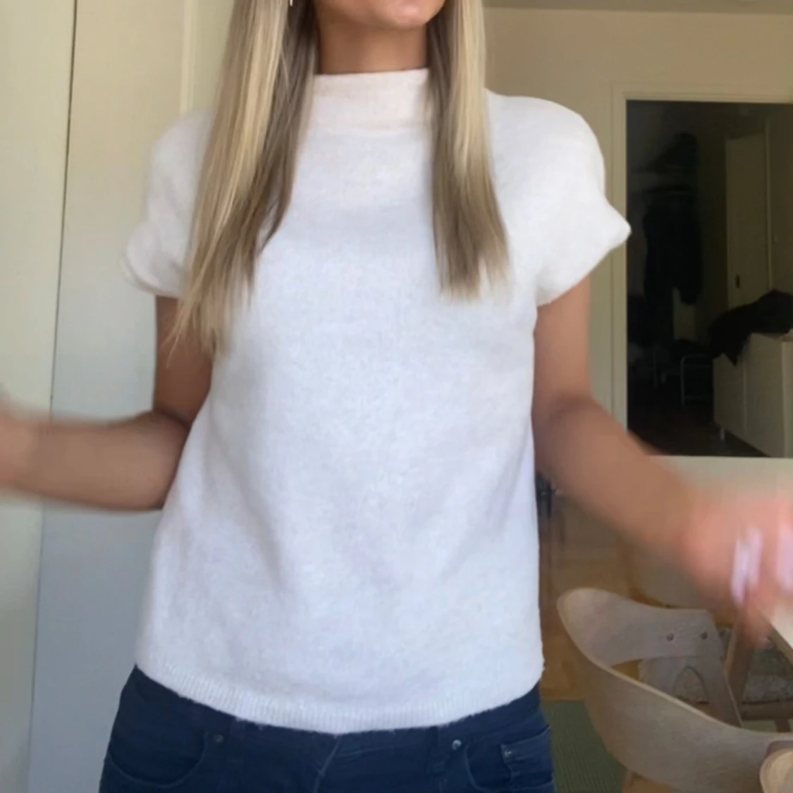 Beige stickad T-shirt  - 1