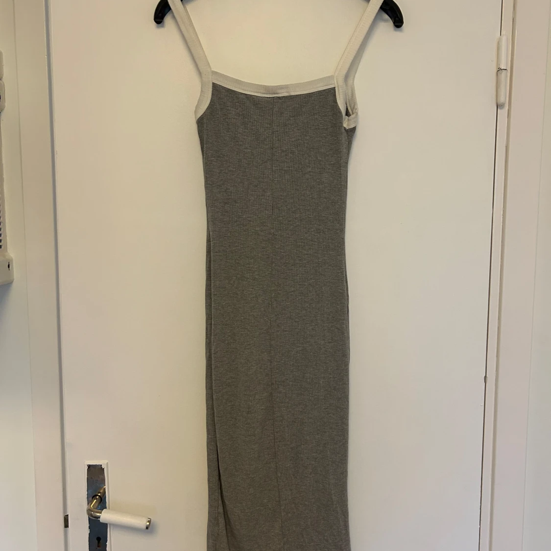 Ny fin stickad trikå grå vit klänning midiklänning XS - 2