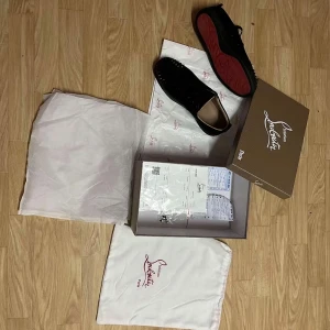 Christian Louboutin skor - Säljer Christian Louboutin skor kontakta mig vid frågor