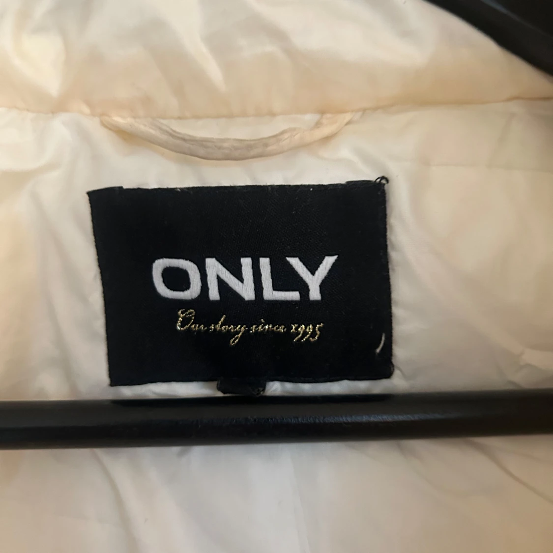 Vit dunväst från ONLY - 1