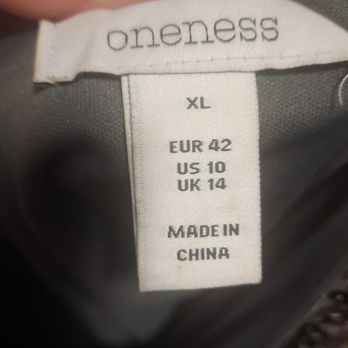 Glittrig klänning från Oneness - 3