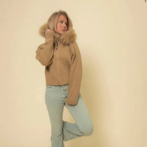 kofta från alessa - helt oanvänd, i storlek xs ❤️ orginalpris 1200 men säljer för 700kr❤️