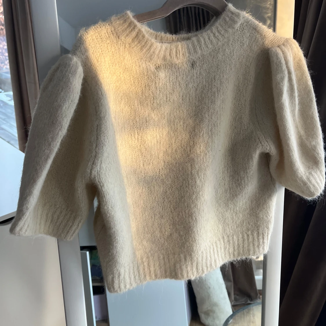 Vit stickad tröja - 1