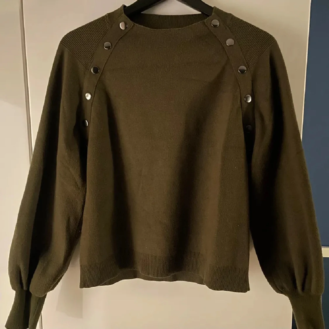 Tröja med detaljer - 1