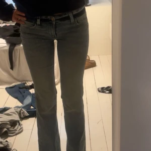 Ljusblå jeans  - Jeans från weekday🩵använt en gång,jag är 178 och dom är tyvär lite för korta för mig