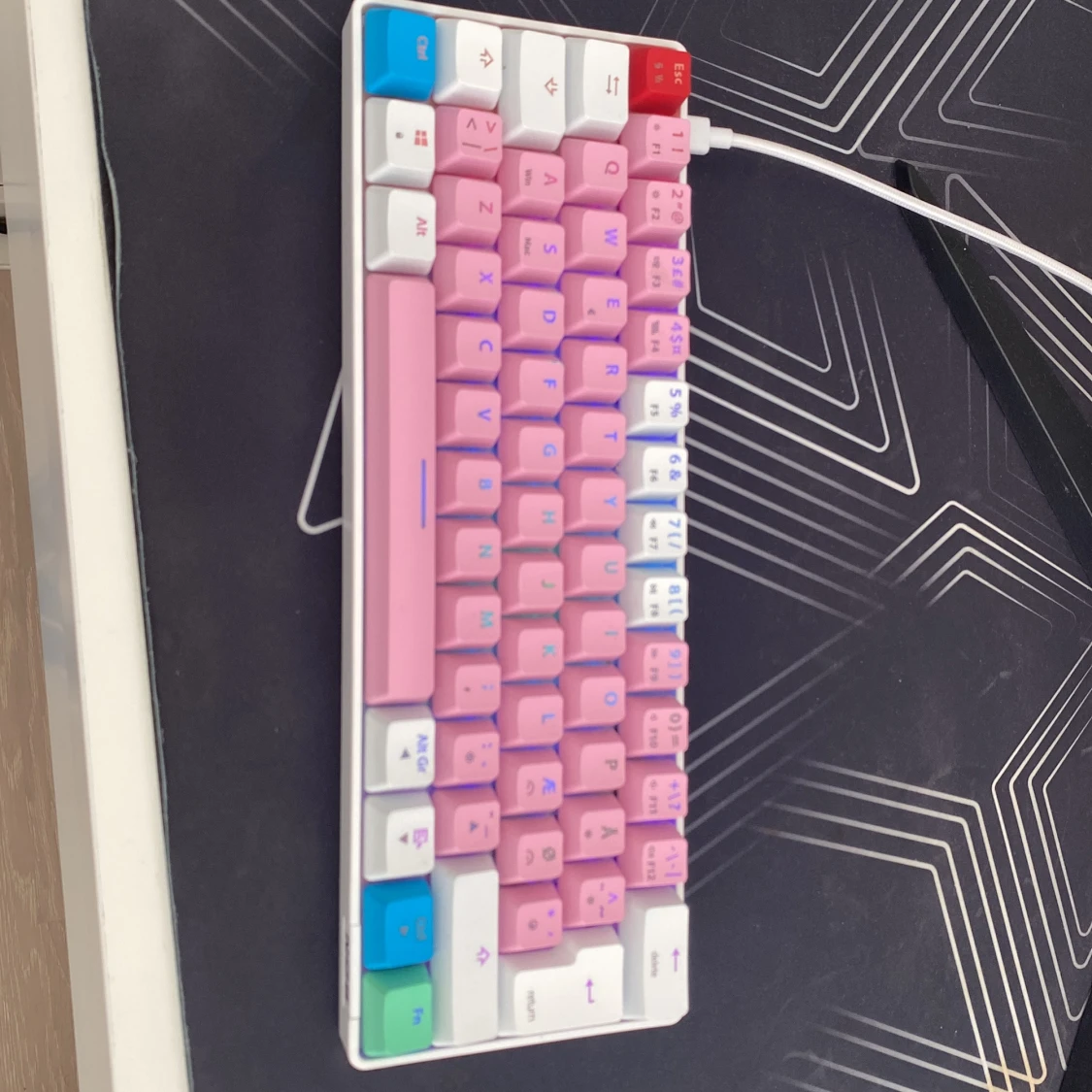 Flerfärgat mekaniskt tangentbord från NGS - 2