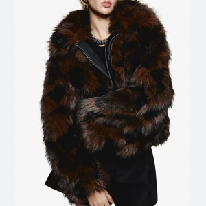 Brun och svart pälsjacka SÖKES! - Säker den här jackan från H&M! Storlek M eller L