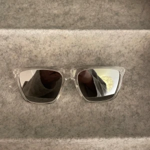 Solglasögon  - Ett par jätte snygga solglasögon som tyvärr inte sitter som jag vill 