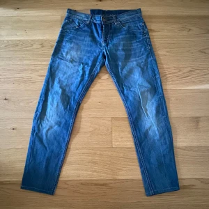 Dondup jeans - Dondup jeans utan några defekter! Stilrena, snygga och perfekta för våren!🌸🌱 W31 L32