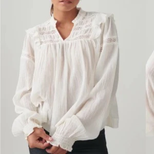 Gina Young blus💘 - Jätte fin blus till sommaren i nyskick så jag inte har använt den mer än 2 gånger, säljer därmed för 200💘 kontakta mig vid minsta lilla fundering!